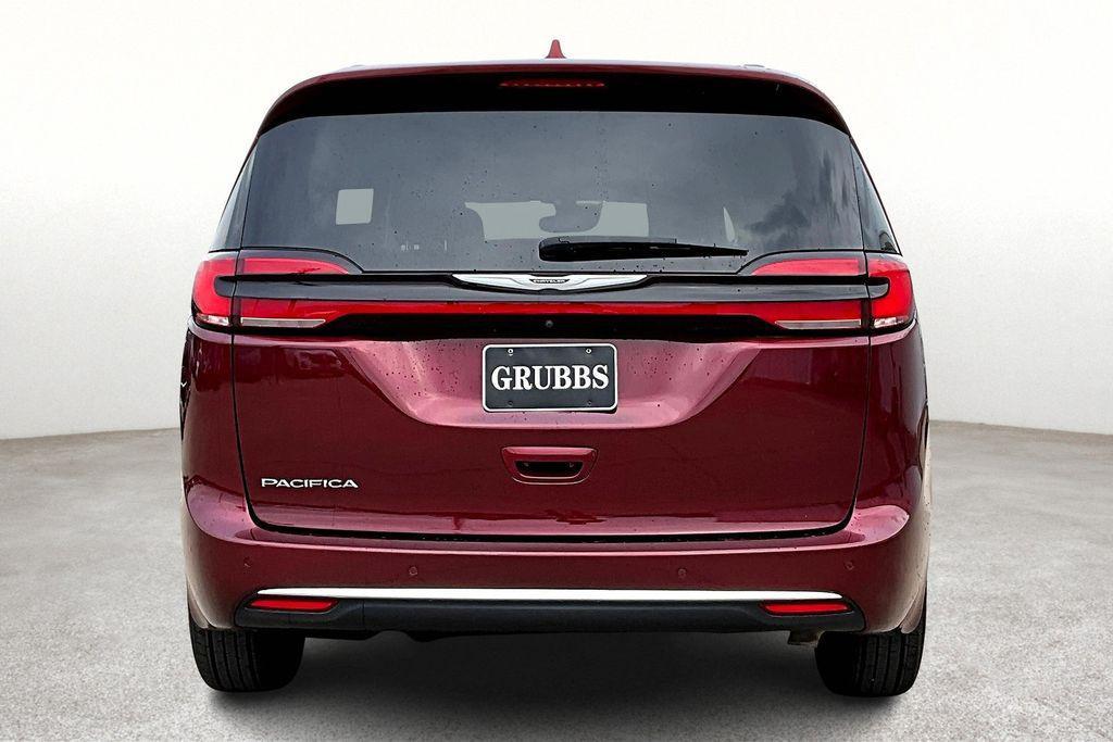 used 2021 Chrysler Pacifica car, priced at $14,000