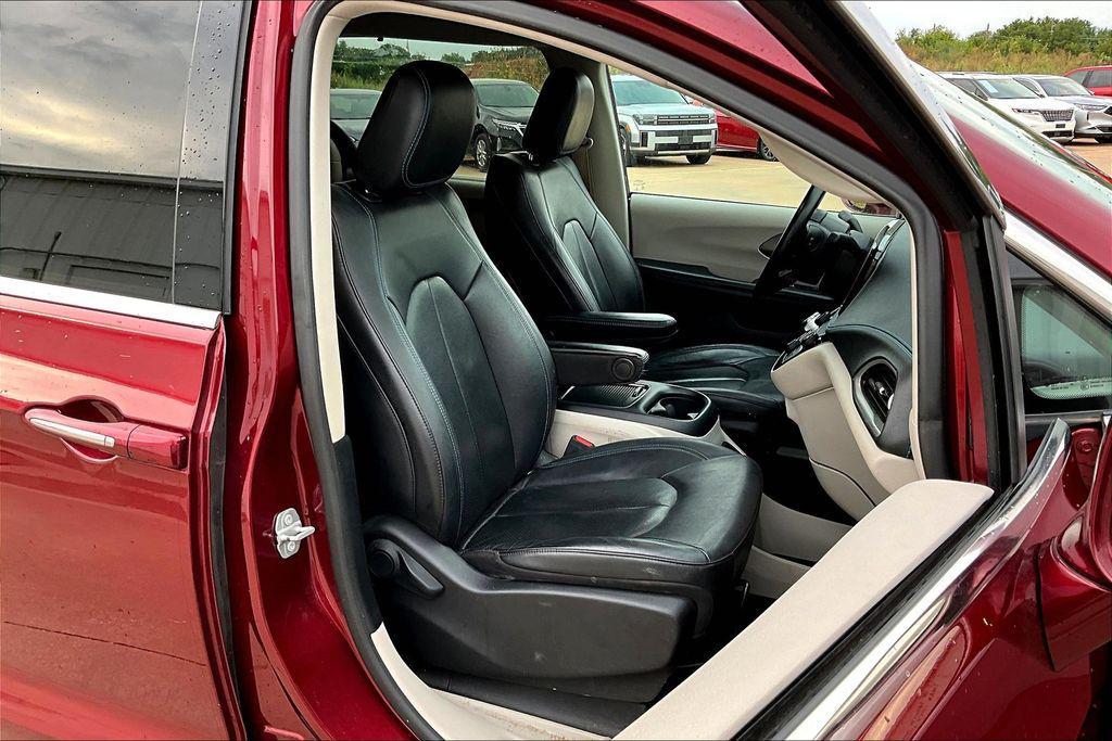 used 2021 Chrysler Pacifica car, priced at $14,000