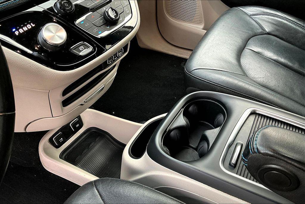 used 2021 Chrysler Pacifica car, priced at $14,000
