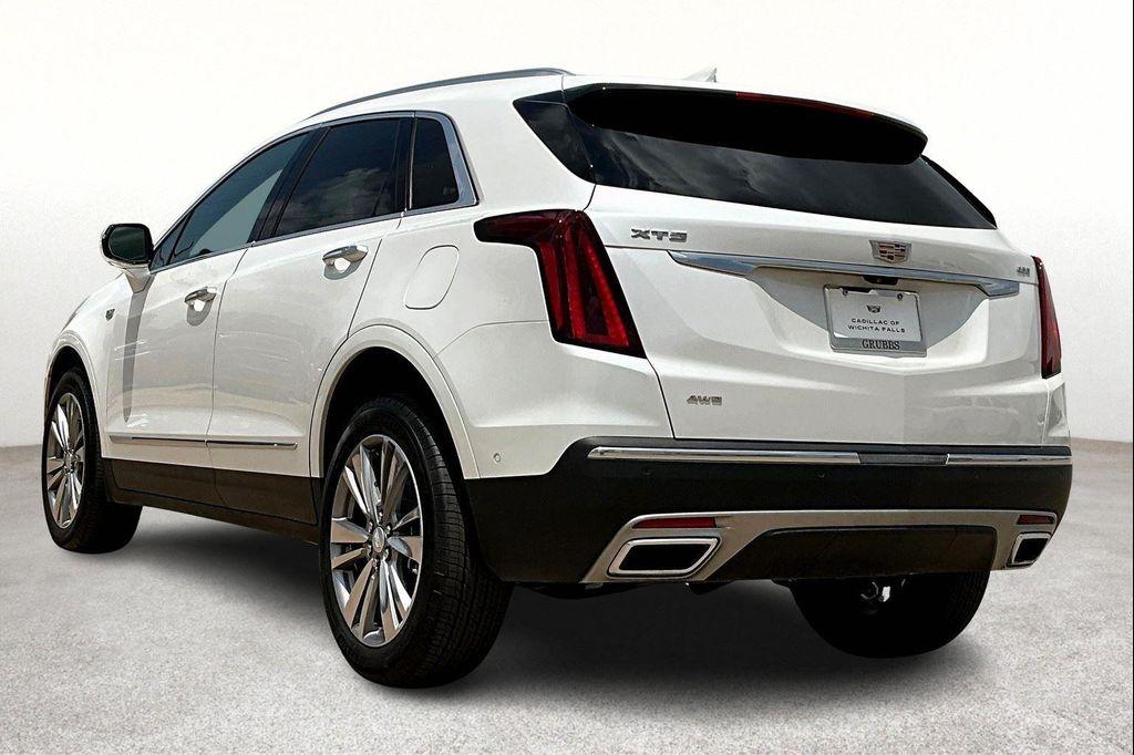 new 2025 Cadillac XT5 car, priced at $59,690