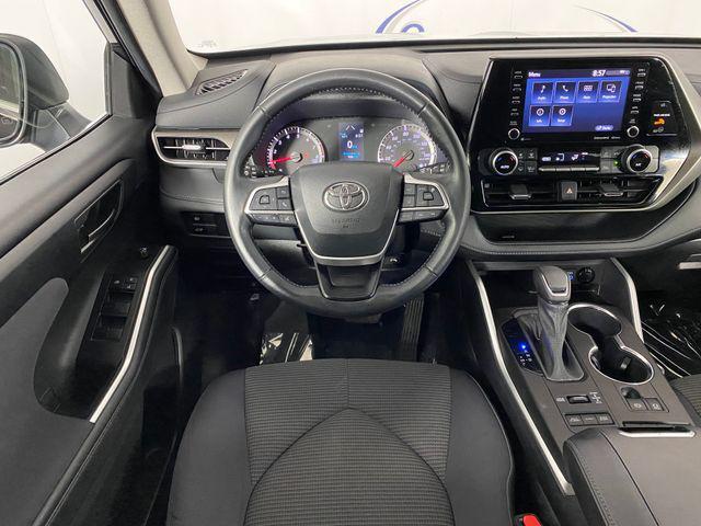 used 2022 Toyota Highlander car, priced at $31,364