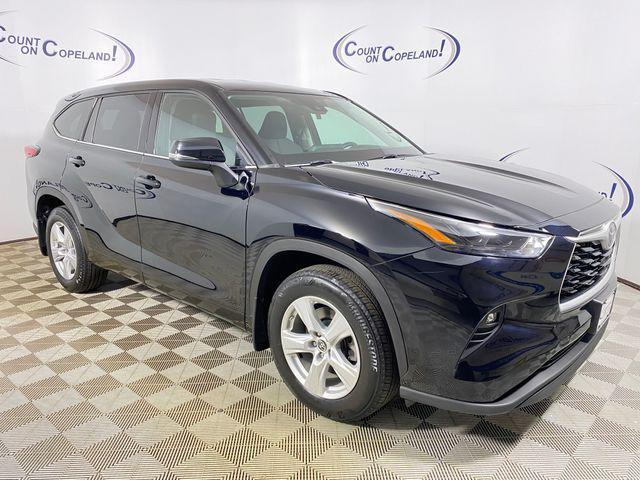 used 2022 Toyota Highlander car, priced at $31,364