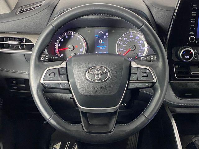used 2022 Toyota Highlander car, priced at $31,364