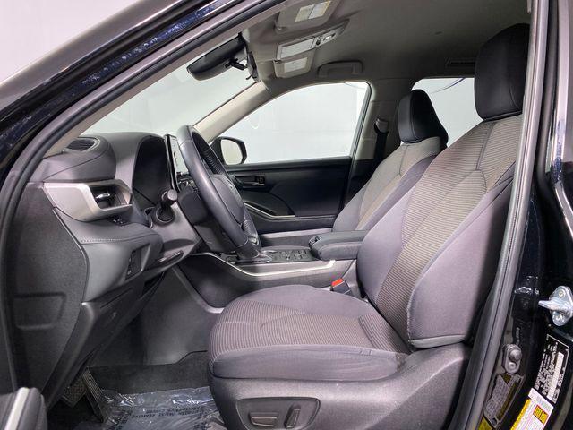 used 2022 Toyota Highlander car, priced at $31,364