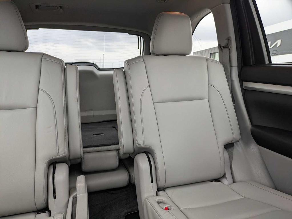 used 2018 Toyota Highlander car, priced at $22,782