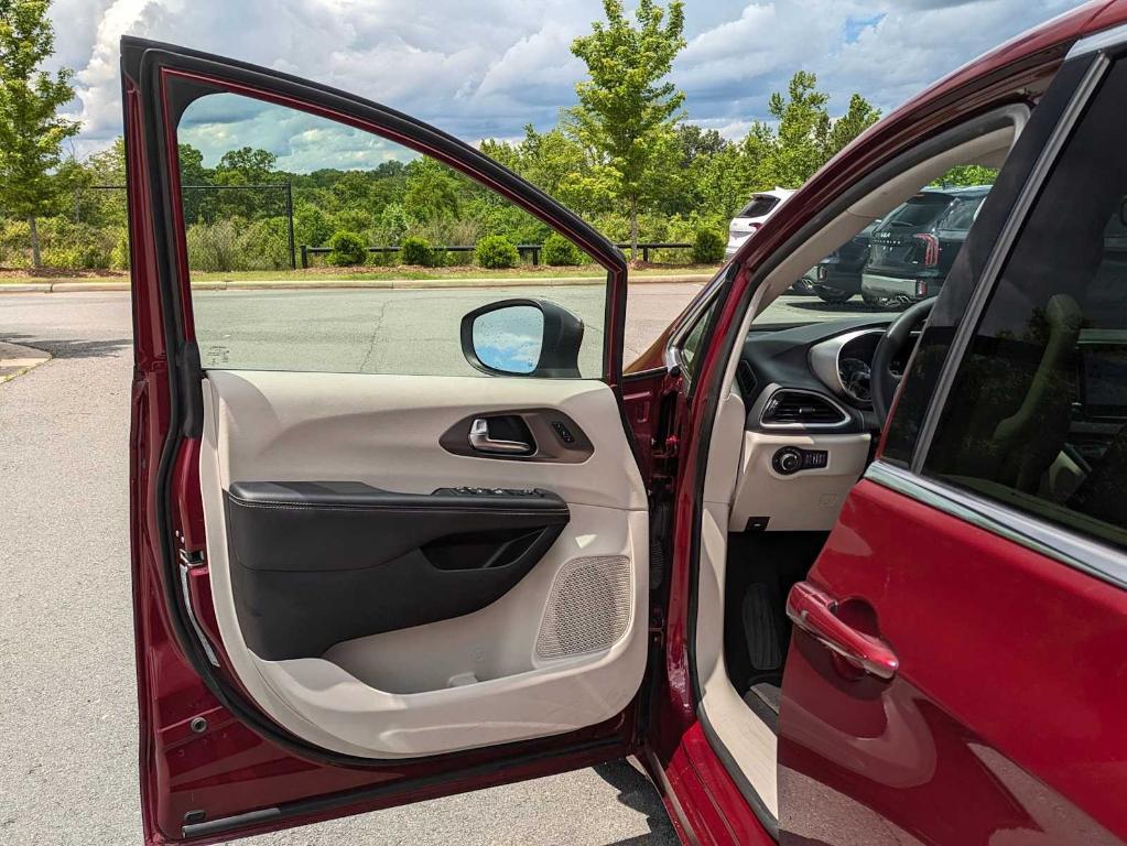 used 2023 Chrysler Pacifica car, priced at $24,398