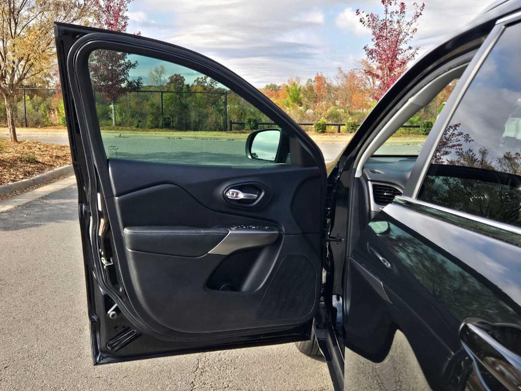 used 2021 Jeep Cherokee car, priced at $17,029