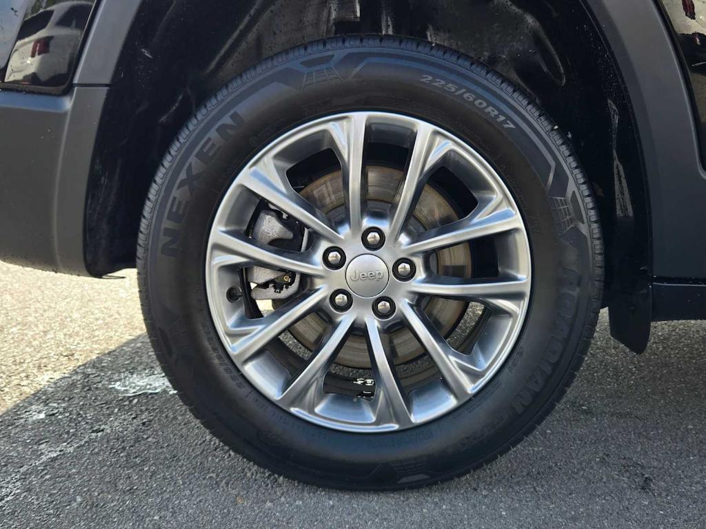 used 2021 Jeep Cherokee car, priced at $17,029