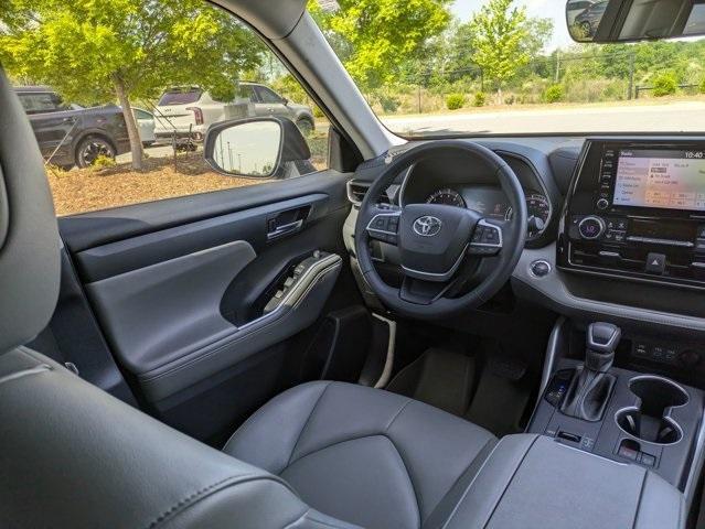 used 2022 Toyota Highlander car, priced at $38,255