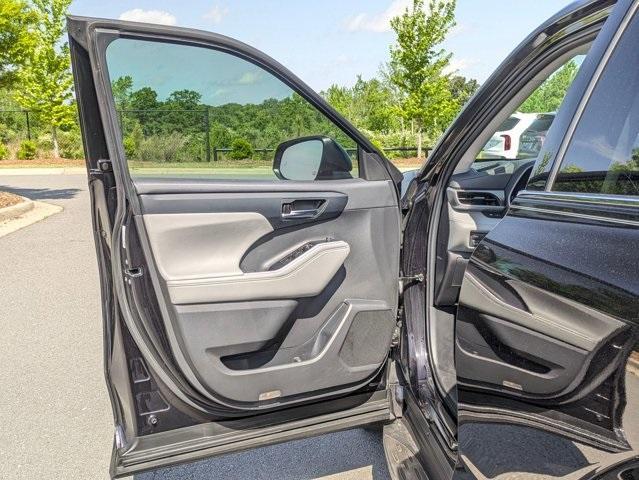 used 2022 Toyota Highlander car, priced at $38,255