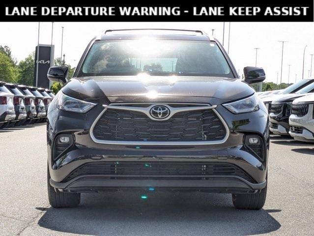used 2022 Toyota Highlander car, priced at $38,255
