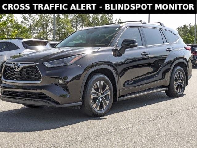 used 2022 Toyota Highlander car, priced at $38,255