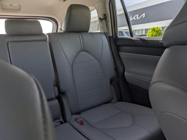 used 2022 Toyota Highlander car, priced at $38,255