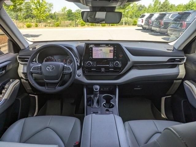 used 2022 Toyota Highlander car, priced at $38,255