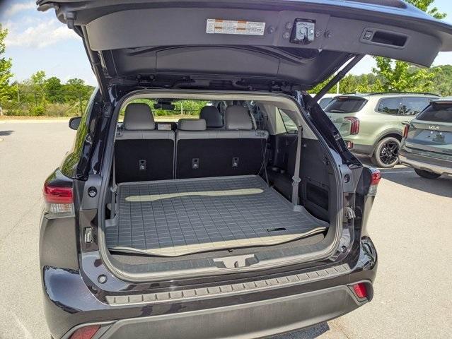 used 2022 Toyota Highlander car, priced at $38,255