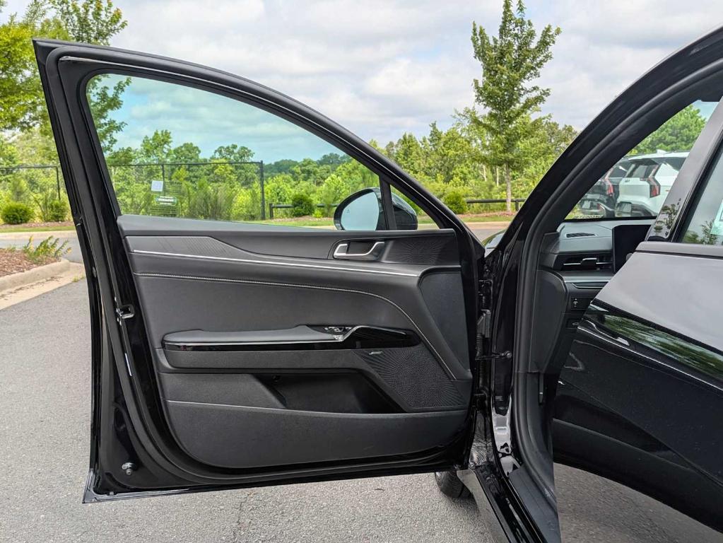 new 2025 Kia K5 car, priced at $30,550