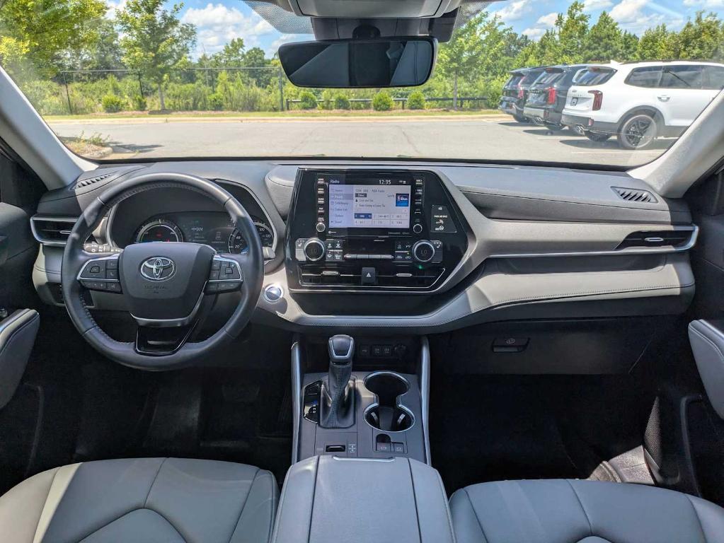 used 2020 Toyota Highlander Hybrid car, priced at $32,839