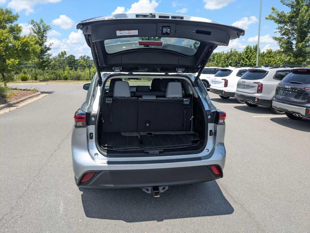 used 2020 Toyota Highlander Hybrid car, priced at $32,839