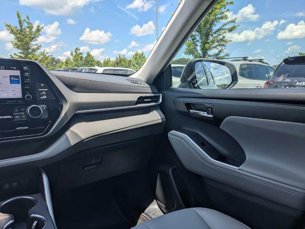 used 2020 Toyota Highlander Hybrid car, priced at $32,839