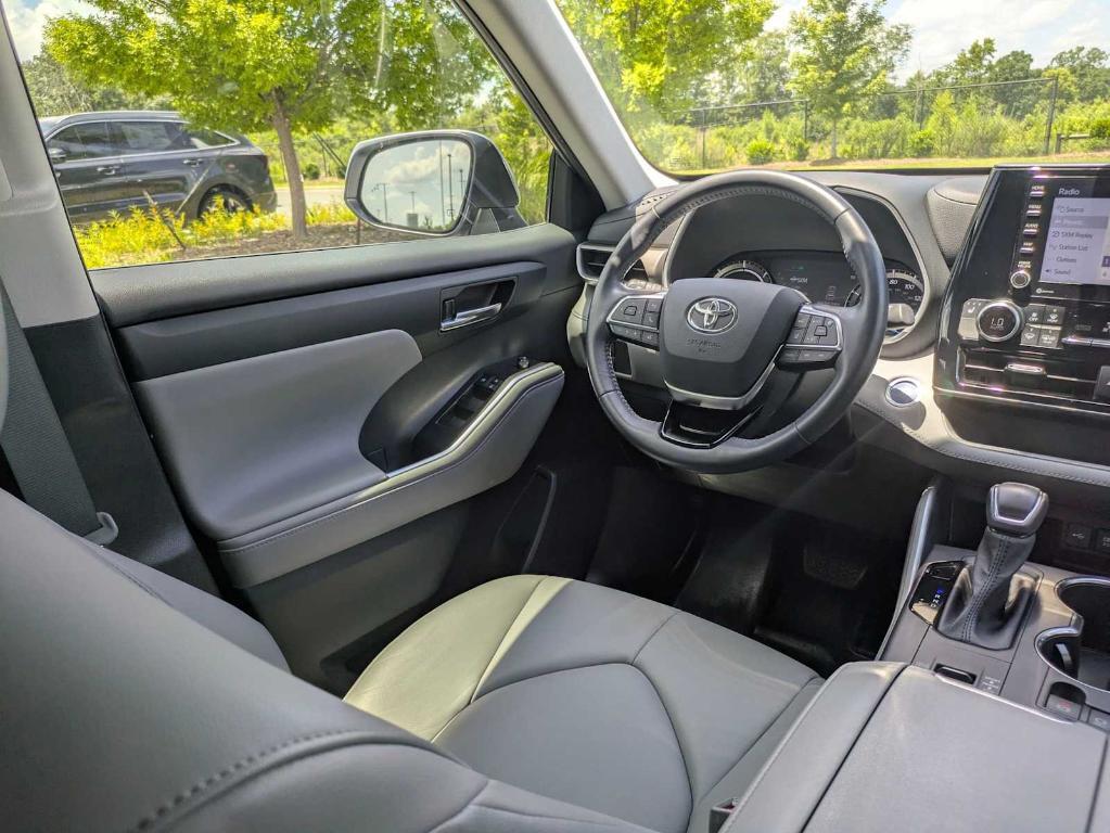 used 2020 Toyota Highlander Hybrid car, priced at $32,839