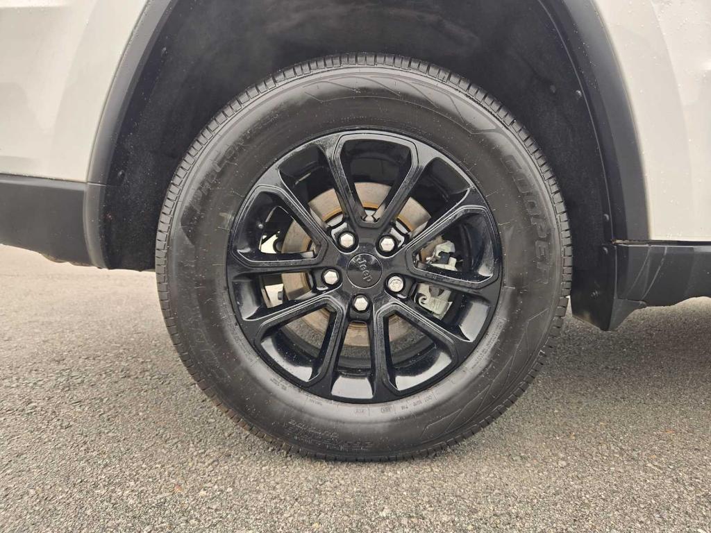 used 2022 Jeep Grand Cherokee WK car, priced at $18,679