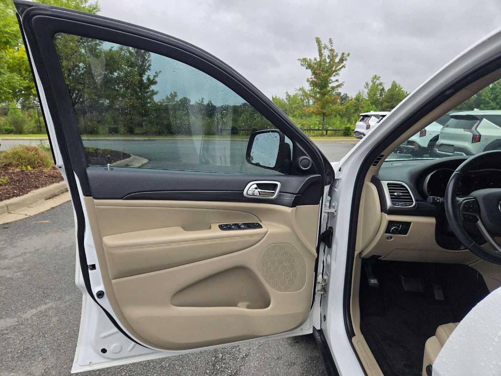 used 2022 Jeep Grand Cherokee WK car, priced at $18,679