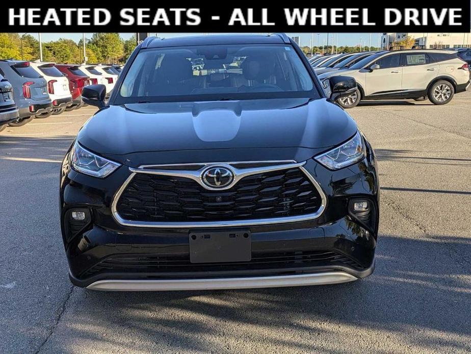 used 2021 Toyota Highlander car, priced at $35,304