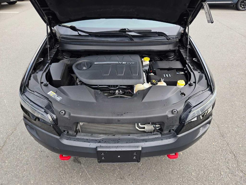 used 2020 Jeep Cherokee car, priced at $22,124