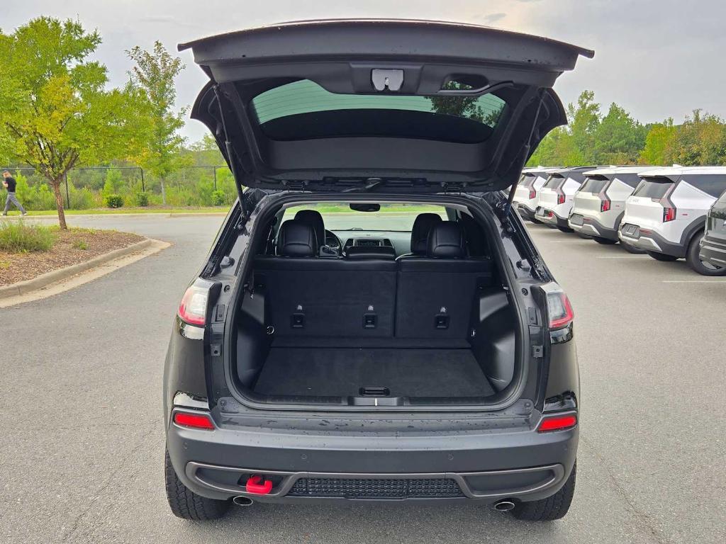 used 2020 Jeep Cherokee car, priced at $22,124