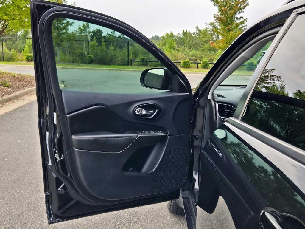 used 2020 Jeep Cherokee car, priced at $22,124