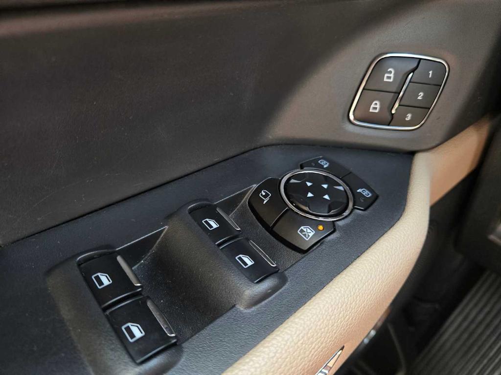 used 2023 Ford Expedition car, priced at $45,549