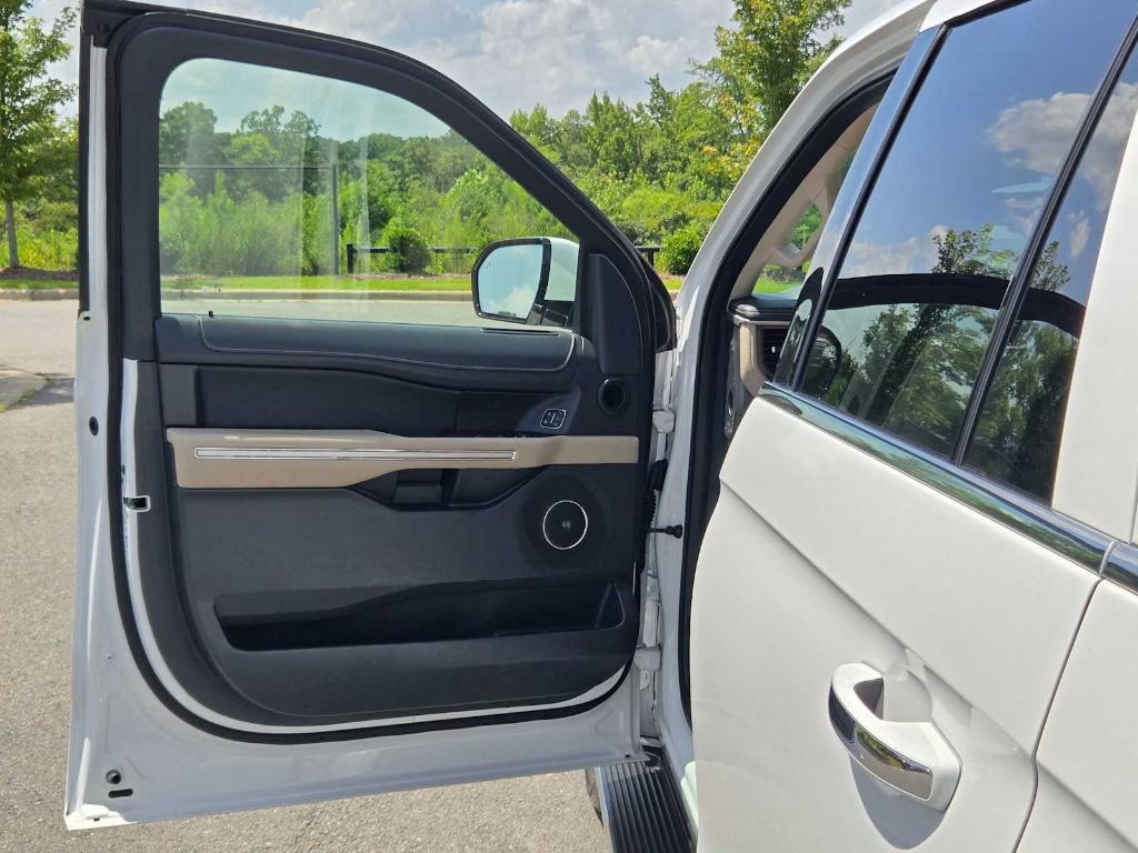 used 2023 Ford Expedition car, priced at $45,549