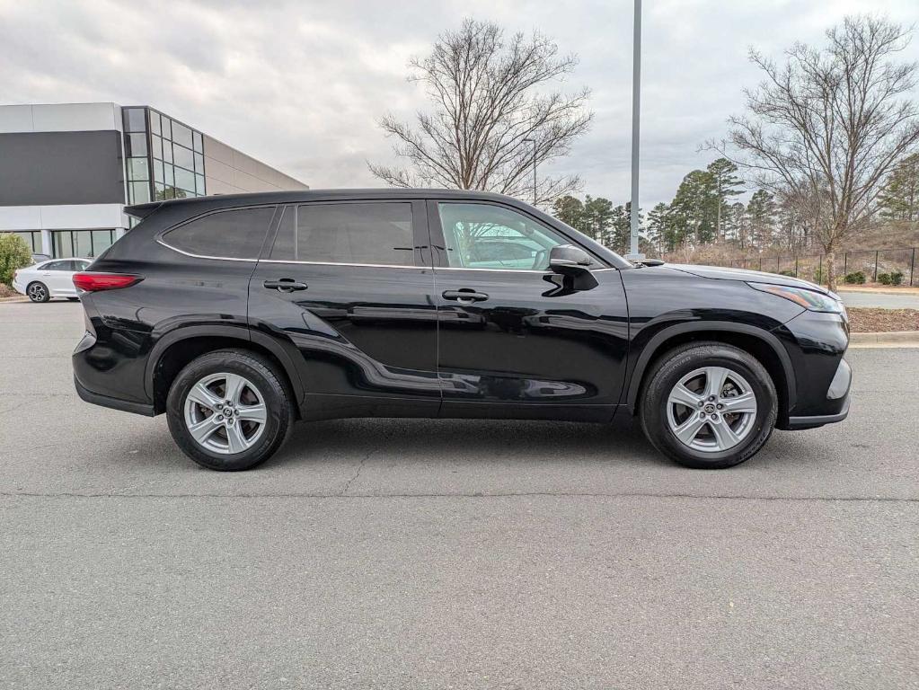 used 2021 Toyota Highlander car, priced at $26,826