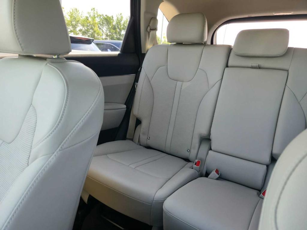 used 2025 Kia Sorento car, priced at $34,282