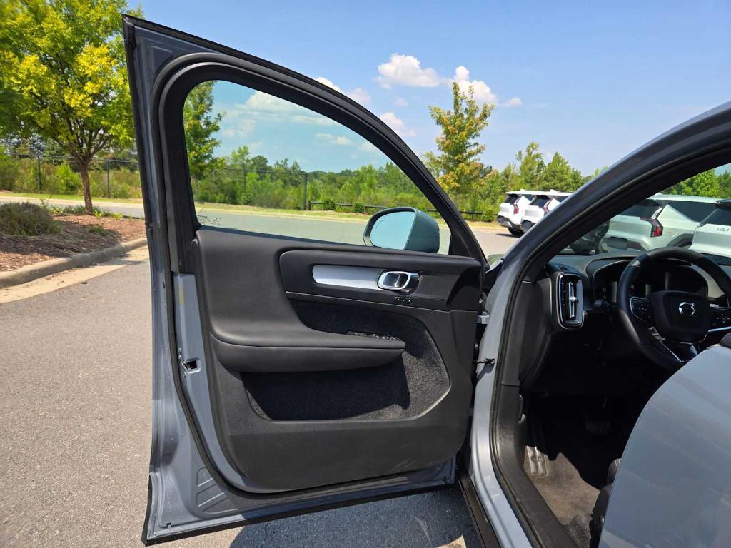 used 2023 Volvo XC40 car, priced at $20,968