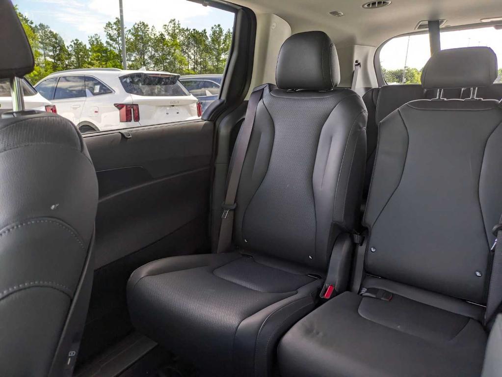 used 2025 Kia Carnival Hybrid car, priced at $49,659