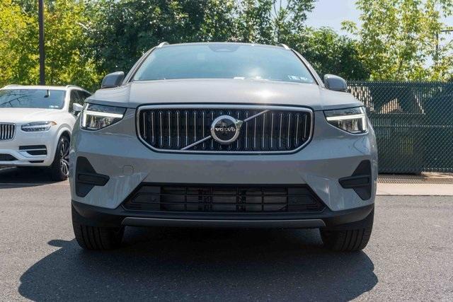 new 2025 Volvo XC40 car, priced at $46,015