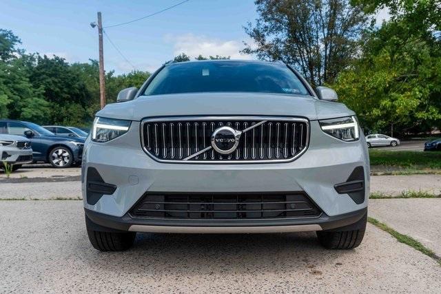 new 2025 Volvo XC40 car, priced at $45,800