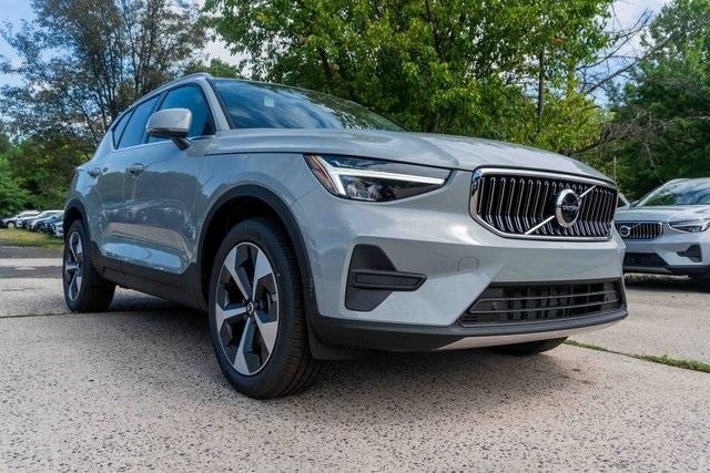 new 2025 Volvo XC40 car, priced at $45,800