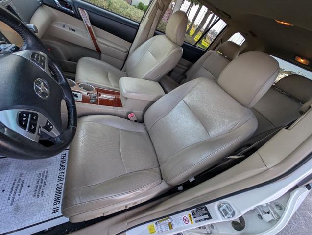 used 2012 Toyota Highlander car, priced at $15,988
