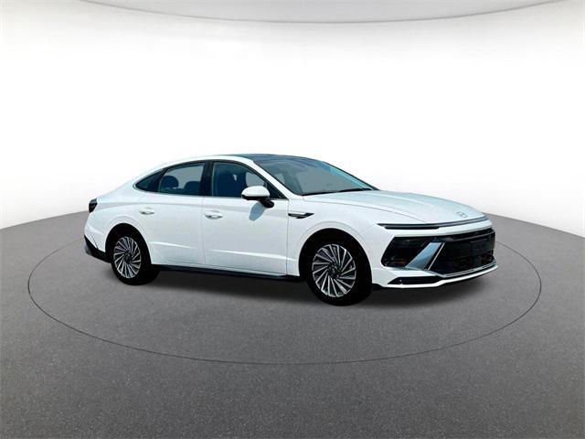new 2025 Hyundai Sonata Hybrid car, priced at $34,300