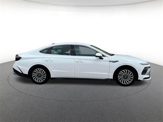new 2025 Hyundai Sonata Hybrid car, priced at $27,341