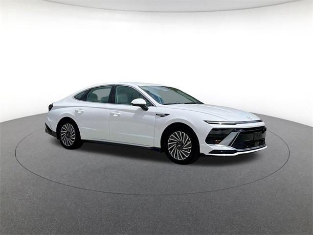new 2025 Hyundai Sonata Hybrid car, priced at $27,341