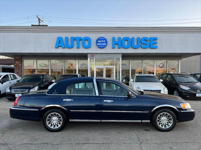 used 2002 Lincoln Town Car car, priced at $5,350