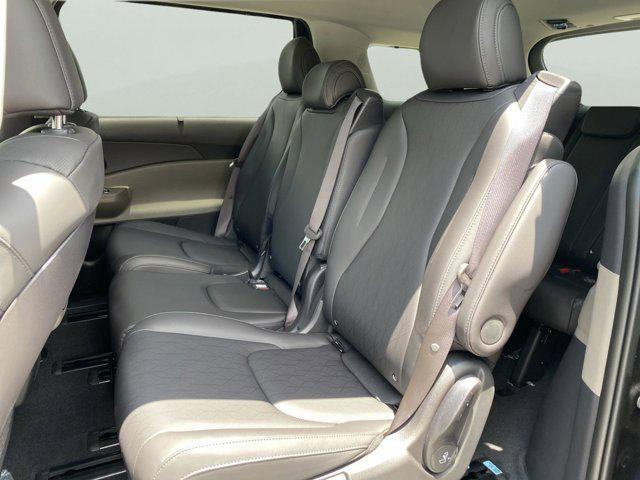 new 2025 Kia Carnival car, priced at $39,067