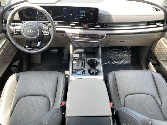 new 2025 Kia Carnival car, priced at $39,067