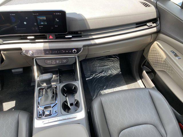 new 2025 Kia Carnival car, priced at $39,067