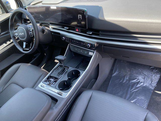 new 2025 Kia Carnival car, priced at $50,853