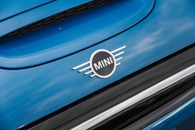 new 2024 MINI Hardtop car, priced at $35,220