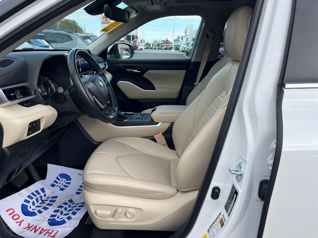 used 2023 Toyota Highlander car, priced at $34,888